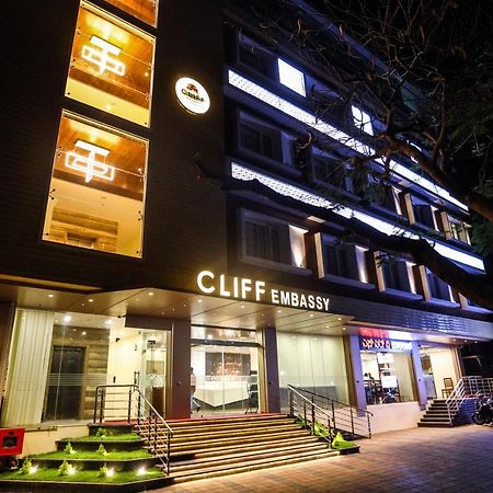 Cliff Embassy Banquet And Suites Shimoga Exterior foto