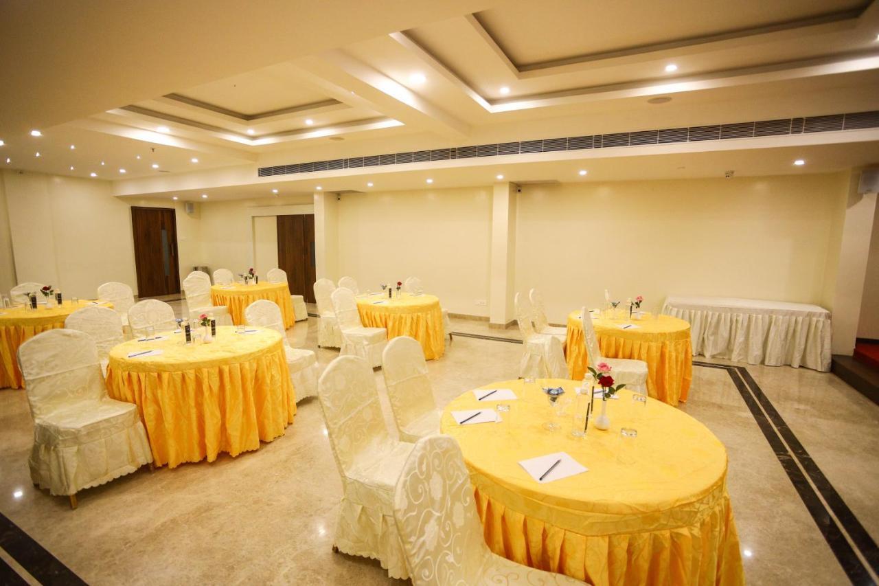 Cliff Embassy Banquet And Suites Shimoga Exterior foto